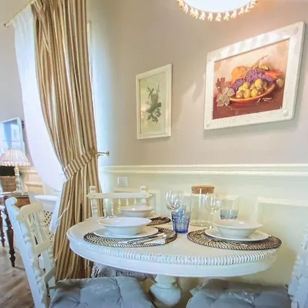 Apartamento Signoria Elegant With View - Daily Refresh Available