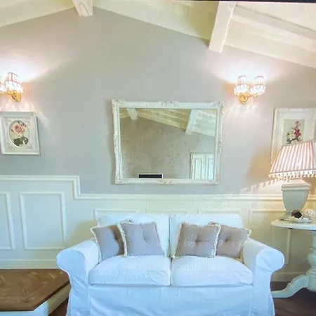 Signoria Elegant With View - Daily Refresh Available *
