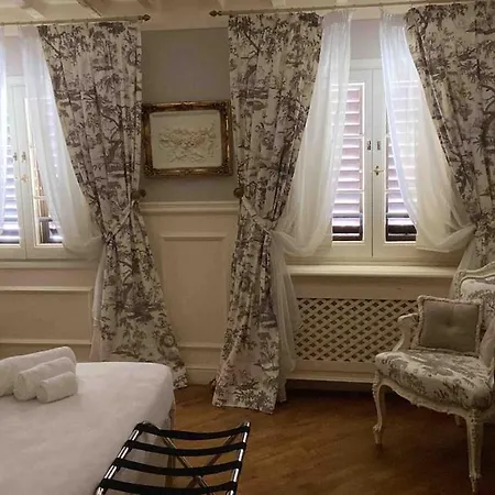 Apartamento Signoria Elegant With View - Daily Refresh Available *