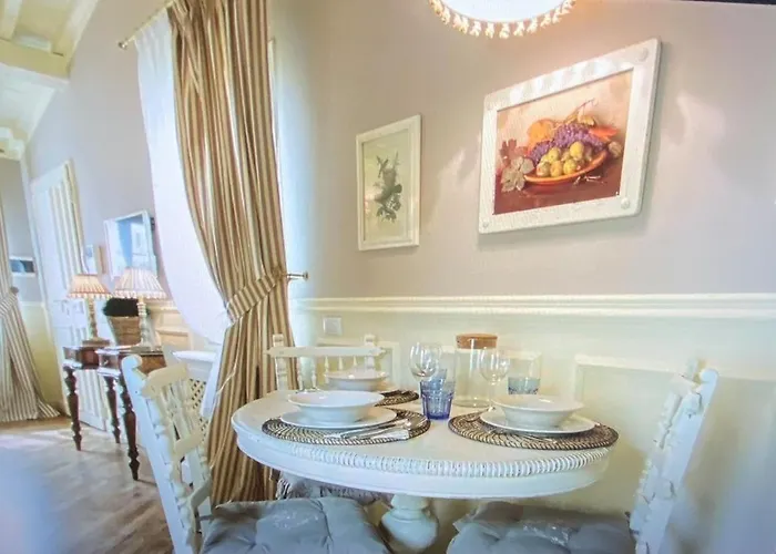 Apartment Signoria Elegant With View - Daily Refresh Available