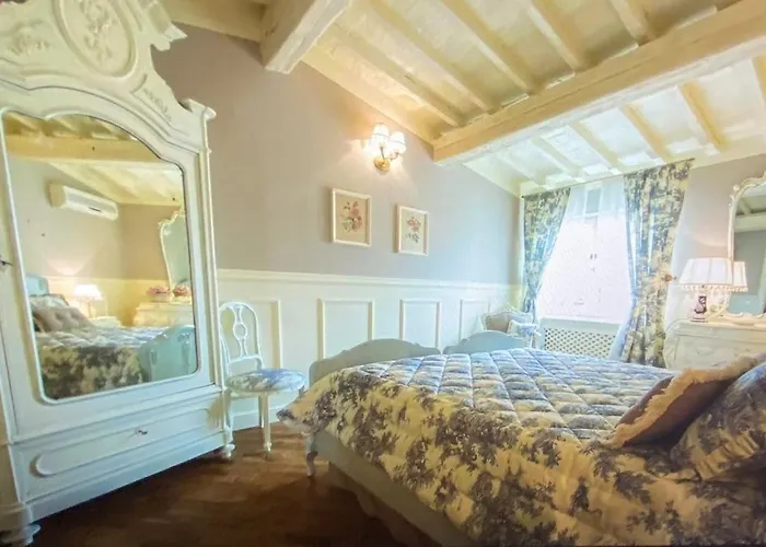 Apartment Signoria Elegant With View - Daily Refresh Available *