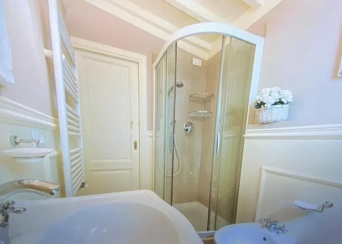 Signoria Elegant With View - Daily Refresh Available *